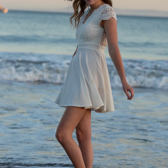 **LAST CHANCE** White Dress with Capped Sleeves - Picture 1 of 7
